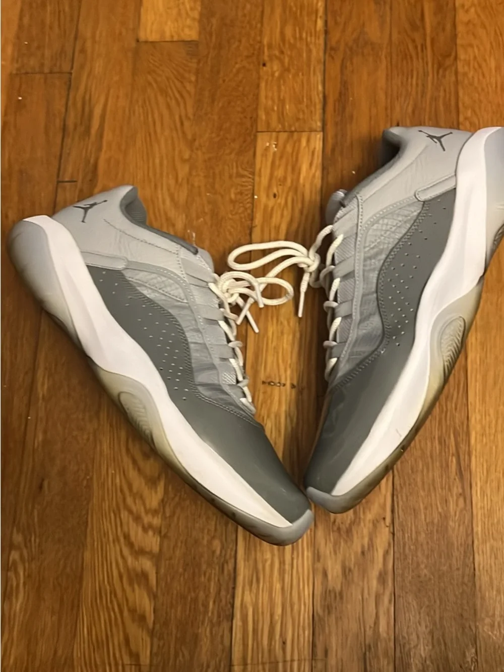 Jordan 11 CMFT Low Men's Sneakers - Light Gray/White